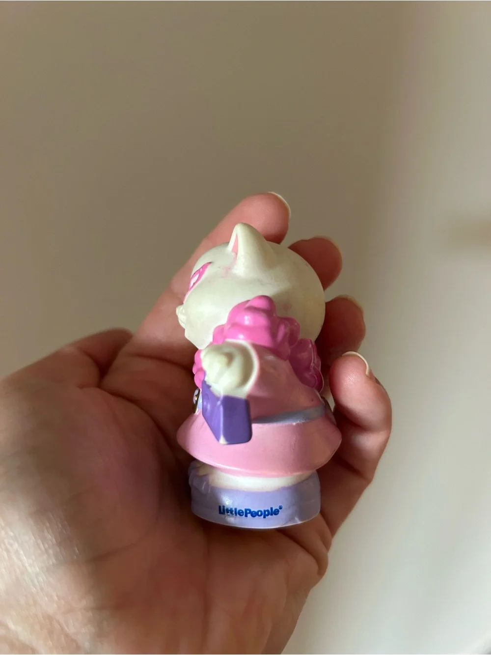 Fisher Price Little People Animalville Kitty Newzhour Pink Cat with Glasses